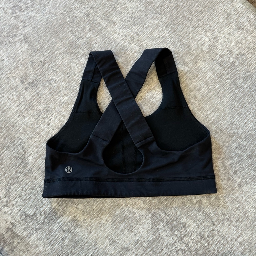 Lululemon black sports bra size 4